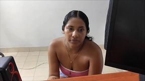 POV - ENTREVISTA DE TRABAJO A MI NUEVA EMPLEADA Y ELLA ME SEDUCE, sexo casero con mi nueva empleada