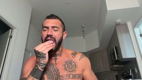 Izzi Private Show