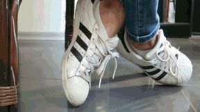 In sneakers, looking under the table WMV(1280x720)FHD