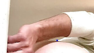 Klaffend, Bubble Butt, Bubble – POV-Nahaufnahme eines weißen Amateur-Schwulen, der mit einem Dildo masturbiert