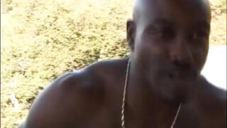 Saphire Rae ruchana w hardcore&#39;owym gangbangu analnym przez BBC