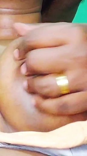 Indian Cheating Wife Kavita Has Romance in Kitchen