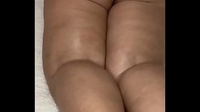 Le fui infiel a mi marido con su hijo. Me da un rico masaje en mi culo grande