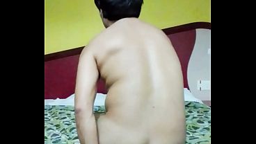 Disfrutando del vibrador dentro de mi culo