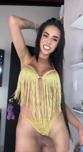 Amateur GF gives a blowjob