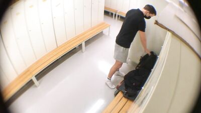 Horny dude jerking off in the locker room