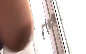 Dicke Titten am putzen