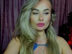 Big boob brunette masturbates on webcam