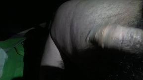 Gordo se la jala hasta correrse