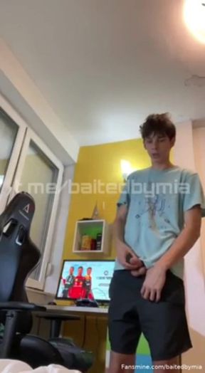 Mature Gay: cute playing bedroom twink baiting for fans off