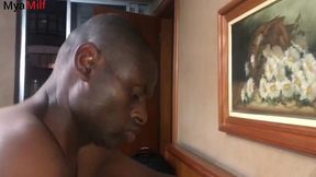 marido chamou o amigo para assistir o jogo e acabaram fazendo sexo com a esposa dele