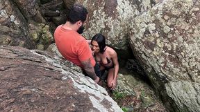 comendo o cuzinho da bonequinha escondido na praia