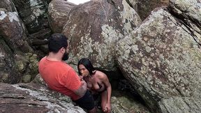 comendo o cuzinho da bonequinha escondido na praia