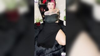 BBW fucks herself until she squirts