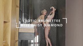 lesbian squirt & messy fuck in the jacuzzi