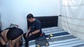 mi hermanastra inocente se folla a su maestro y se deja comer su cono a cambio de clases gratis y de graduarse