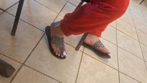 Light Skinned Ebony Candid Feet Play n Pretty Toes