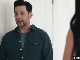 Tommy Pistol devises a plan to sabotage Jennifer Whites job search
