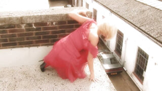 글래머러스하고 몸매 좋은 MILF인 티아 레인과 페이지 애슐리가 란제리와 스타킹을 입고 폴 채플린과 스티브 후퍼와 함께 집단 항문 성교를 하며 큰 엉덩이를 격렬하게 자극받습니다.