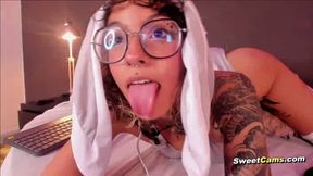 Drooling Bunny Babe Fucks Herself Hard