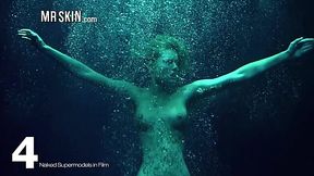 Eye catching sweetie Angie Everhart flashes her really lovely titties