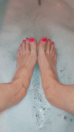 Slut in her bath