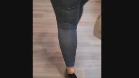 Strong BBW Legs in High Mule Heels â€“ Close-Up Walk