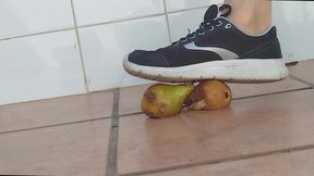 Juicy Destruction: Pear Crushing 🍐👣
