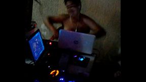 Tetudo balan&ccedil_ando as tetas