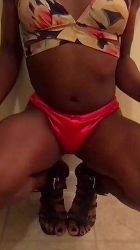 Subby Kim Twerking and Rubbing Her Throbbing Hole