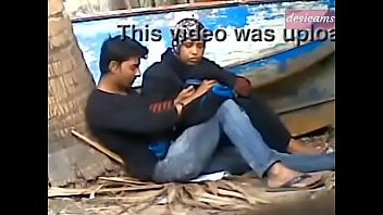 Desi Couple Caught Fucking Outdoor