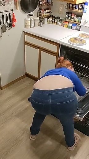 Buttcrack Exposed Cleaning the Oven