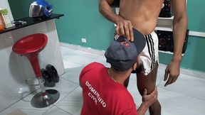 bombeiro do condominio virou putinha na cabeca do meu pau e tomou leite quentinho