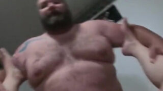 Lelaki beruang fucked di pantat