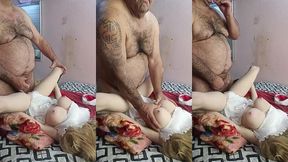 loirinha da faxina adora ficar ate tarde para fazer uns extras com o patrao velho