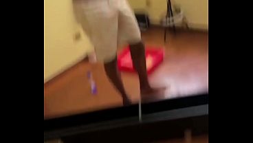 Twink sozinho em casa recebe um tecnico dotado e o final ninguem esperava - Twink alone at home receives a gifted technician and the end no one expected