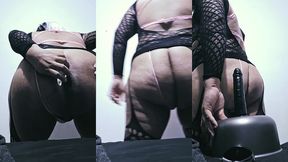 femboy montando dildo