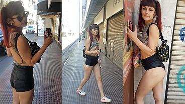 Prostituta jovencit4 caminando por las calles de Cordoba Capital