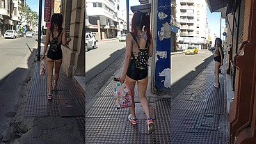 Prostituta jovencit4 caminando por las calles de Cordoba Capital