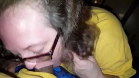 Vecchia signora milfona con occhiali pompino stupire