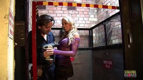 Fucking a worker at a construction site is every womans dream ad this blonde milf suddenly got lucky