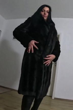 Slutty Mature Deep-throat and Cum Play on a Fur Coat 264