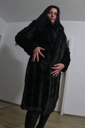 Slutty Mature Deep-throat and Cum Play on a Fur Coat 264