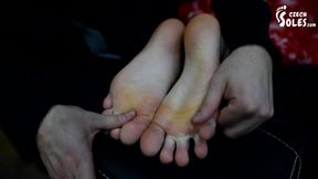 College babe worships big, sexy feet