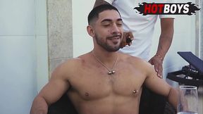 Maromba dando pro tatuado!