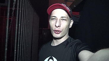 deux mecs pornstars baisent sans capote en backroom de darkland à berlin