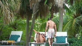 poolside quickie: honeydippedc