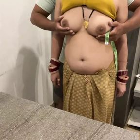 Tharki Tailor Ne Dikhaya  Apna Rang aur Bahane Se Maarli Bhabhi Ki Choot