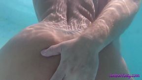 Long fucking in the pool and cumshot underwater