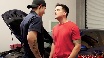 Dakota Payne fucks his sexy mechanic Jayden Marcos